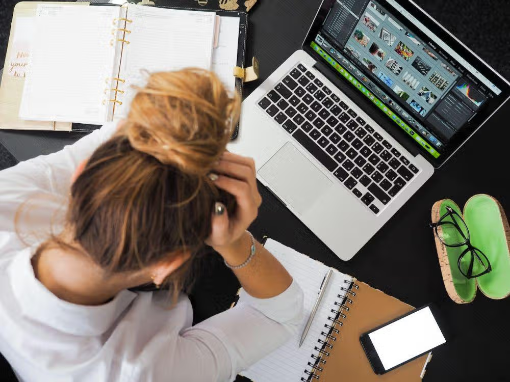 Bahaya Saat Data Pentingmu Bocor: 7 Risiko yang Mengancam Gen Z Indonesia di 2025